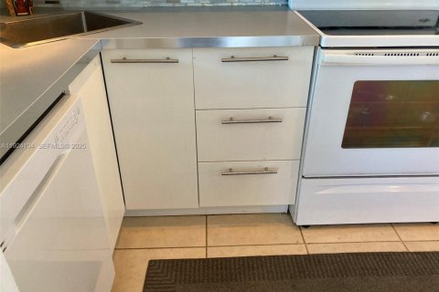 Condominio en venta en Hollywood, Florida, 1 dormitorio, 66.89 m2 № 1982828 - foto 6