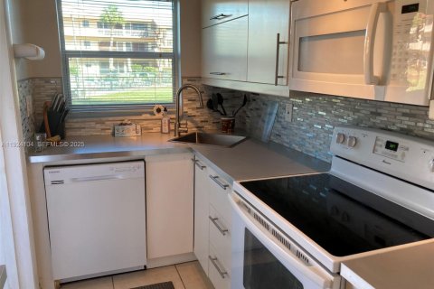 Condominio en venta en Hollywood, Florida, 1 dormitorio, 66.89 m2 № 1982828 - foto 12