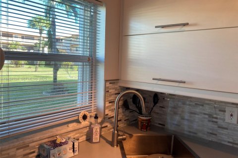 Condominio en venta en Hollywood, Florida, 1 dormitorio, 66.89 m2 № 1982828 - foto 4