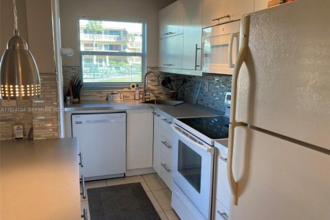 Condominio en venta en Hollywood, Florida, 1 dormitorio, 66.89 m2 № 1982828 - foto 7