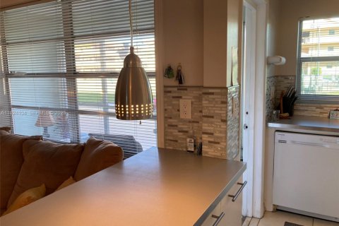 Condominio en venta en Hollywood, Florida, 1 dormitorio, 66.89 m2 № 1982828 - foto 10