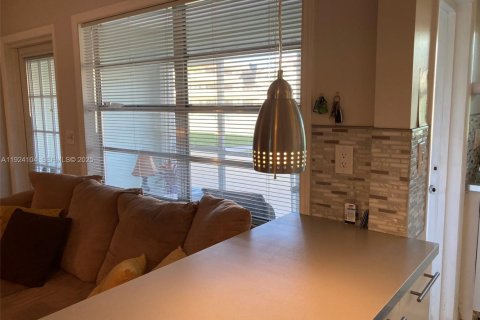 Condominio en venta en Hollywood, Florida, 1 dormitorio, 66.89 m2 № 1982828 - foto 11