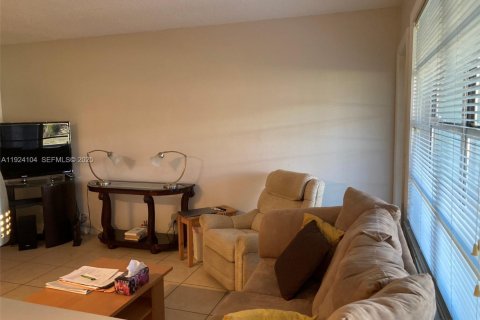 Condominio en venta en Hollywood, Florida, 1 dormitorio, 66.89 m2 № 1982828 - foto 3