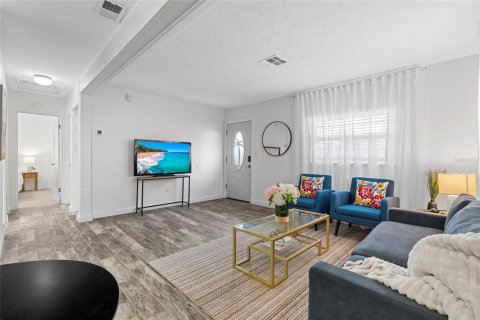 House in Saint Petersburg, Florida 2 bedrooms, 69.49 sq.m. № 1854454 - photo 10