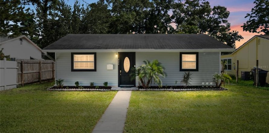 House in Saint Petersburg, Florida 2 bedrooms, 69.49 sq.m. № 1854454