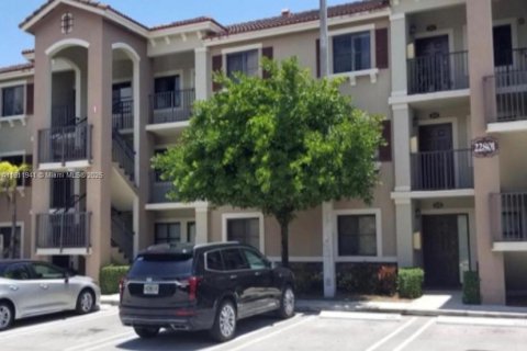 Condo in Cutler Bay, Florida, 2 bedrooms № 1967384 - photo 1
