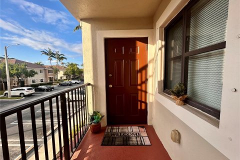 Купить кондоминиум в Катлер-Бей, Флорида 2 спальни, 75.9м2, № 1967384 - фото 2