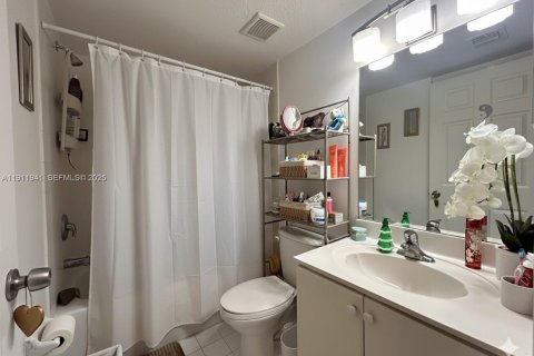 Купить кондоминиум в Катлер-Бей, Флорида 2 спальни, 75.9м2, № 1967384 - фото 13