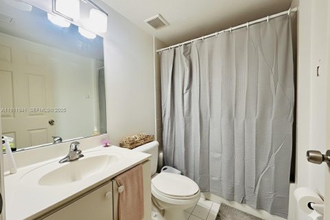 Купить кондоминиум в Катлер-Бей, Флорида 2 спальни, 75.9м2, № 1967384 - фото 17