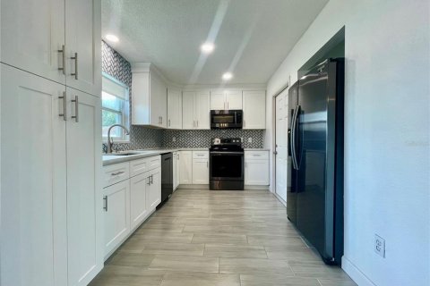 Villa ou maison à louer à Deltona, Floride: 2 chambres, 91.97 m2 № 2383913 - photo 12