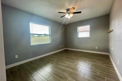Villa ou maison à louer à Deltona, Floride: 2 chambres, 91.97 m2 № 2383913 - photo 25