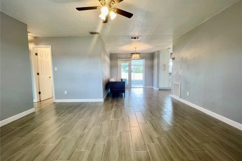 Villa ou maison à louer à Deltona, Floride: 2 chambres, 91.97 m2 № 2383913 - photo 16