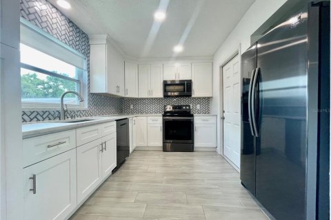 Villa ou maison à louer à Deltona, Floride: 2 chambres, 91.97 m2 № 2383913 - photo 11