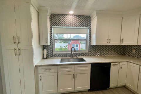 Villa ou maison à louer à Deltona, Floride: 2 chambres, 91.97 m2 № 2383913 - photo 14