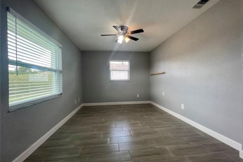 Villa ou maison à louer à Deltona, Floride: 2 chambres, 91.97 m2 № 2383913 - photo 5