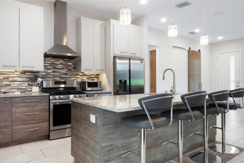Propiedad comercial en venta en Saint Petersburg, Florida, 4 dormitorios, 216.28 m2 № 1842056 - foto 14