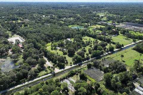 House in Loxahatchee Groves, Florida 4 bedrooms, 233.09 sq.m. № 747035 - photo 1