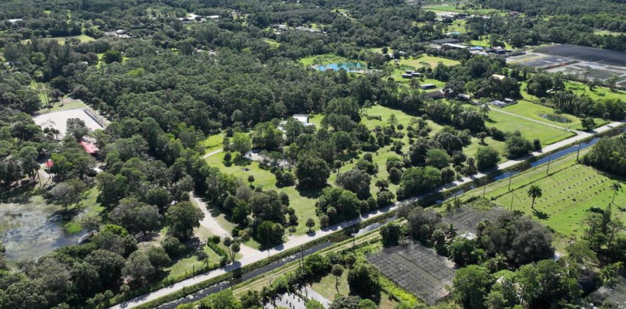 House in Loxahatchee Groves, Florida 4 bedrooms, 233.09 sq.m. № 747035