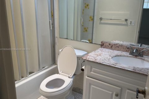 Condo in Pembroke Pines, Florida, 2 bedrooms  № 1811756 - photo 5