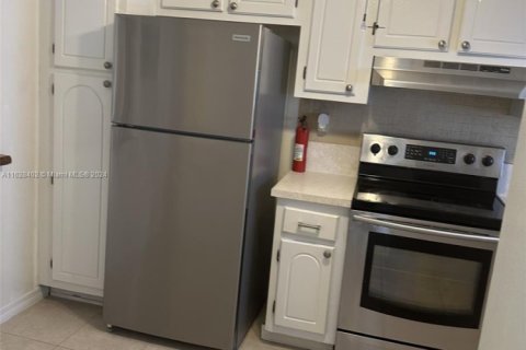 Condo in Pembroke Pines, Florida, 2 bedrooms  № 1811756 - photo 3