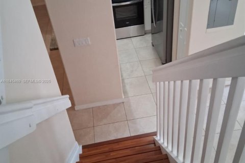 Townhouse in Margate, Florida 3 bedrooms, 141.03 sq.m. № 1994929 - photo 7