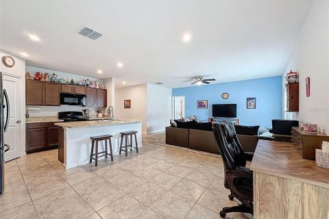 House in Davenport, Florida 4 bedrooms, 158.21 sq.m. № 1835449 - photo 12
