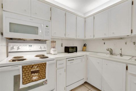 Copropriété à vendre à Fort Lauderdale, Floride: 2 chambres, 93.65 m2 № 2036193 - photo 11