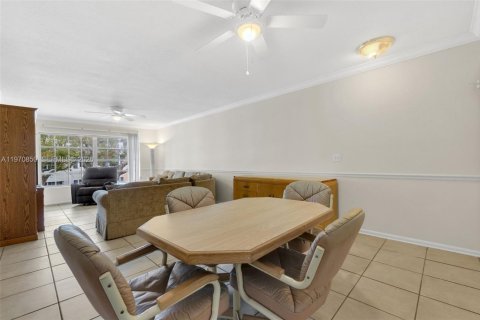 Copropriété à vendre à Fort Lauderdale, Floride: 2 chambres, 93.65 m2 № 2036193 - photo 10