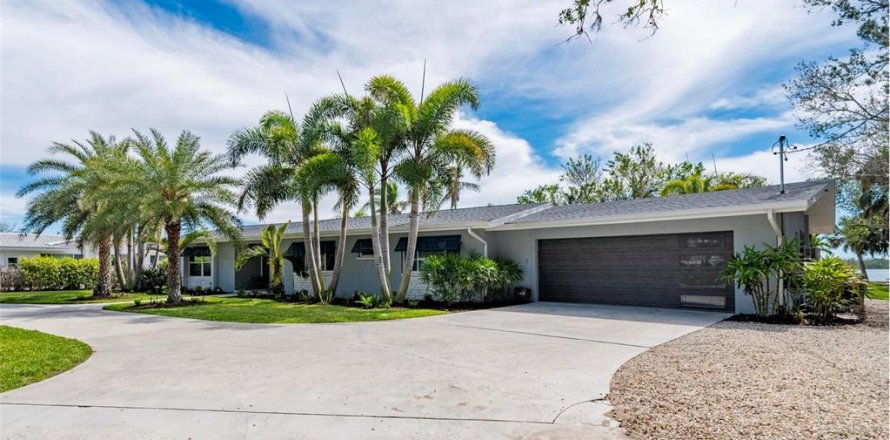 House in Placida, Florida 3 bedrooms, 246.01 sq.m. № 1549359