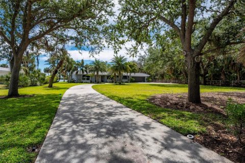 House in Placida, Florida 3 bedrooms, 246.01 sq.m. № 1549359 - photo 2
