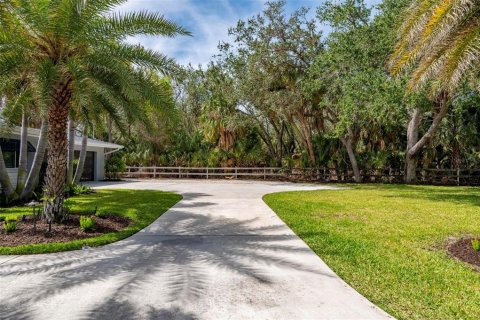 House in Placida, Florida 3 bedrooms, 246.01 sq.m. № 1549359 - photo 3