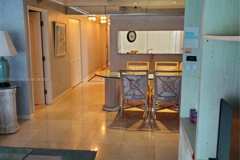 Condo in Miami Beach, Florida, 2 bedrooms  № 1727350 - photo 9