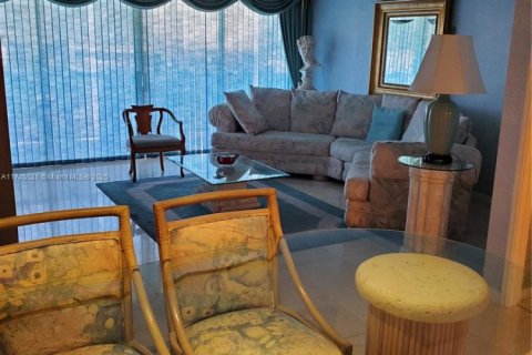 Condo in Miami Beach, Florida, 2 bedrooms  № 1727350 - photo 8