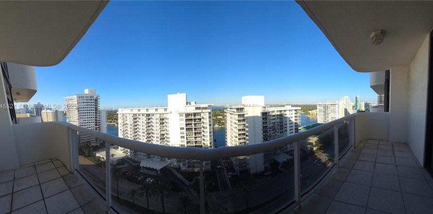 Condo in Miami Beach, Florida, 2 bedrooms  № 1727350