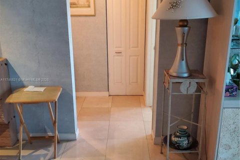 Condo in Miami Beach, Florida, 2 bedrooms  № 1727350 - photo 7