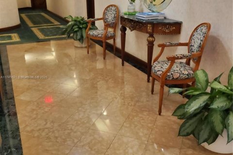 Condo in Miami Beach, Florida, 2 bedrooms  № 1727350 - photo 25