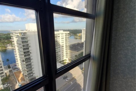 Condo in Miami Beach, Florida, 2 bedrooms  № 1727350 - photo 15