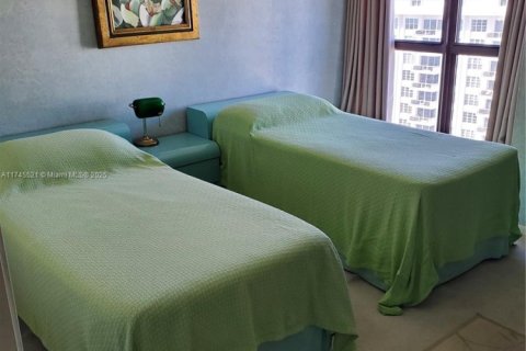 Condo in Miami Beach, Florida, 2 bedrooms  № 1727350 - photo 18