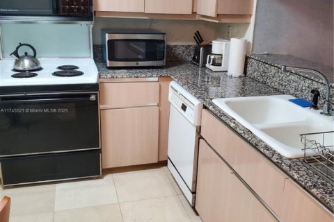 Condo in Miami Beach, Florida, 2 bedrooms  № 1727350 - photo 20