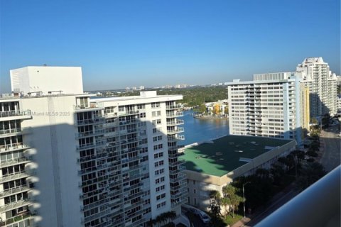 Condo in Miami Beach, Florida, 2 bedrooms  № 1727350 - photo 3