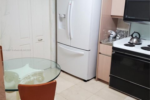 Condo in Miami Beach, Florida, 2 bedrooms  № 1727350 - photo 21
