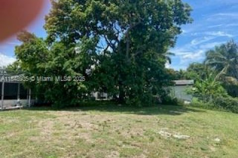 House in Miami, Florida 4 bedrooms, 240.52 sq.m. № 1850722 - photo 4