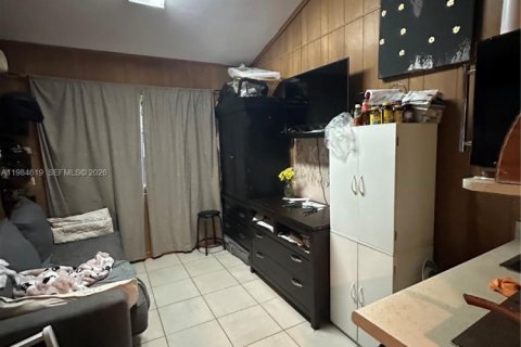 House in Miami, Florida 2 bedrooms, 128.95 sq.m. № 2045835 - photo 15