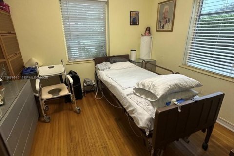 House in Miami, Florida 2 bedrooms, 128.95 sq.m. № 2045835 - photo 6