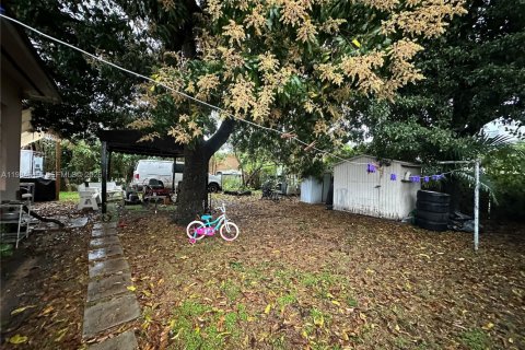 House in Miami, Florida 2 bedrooms, 128.95 sq.m. № 2045835 - photo 14