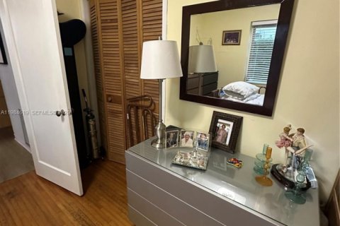 House in Miami, Florida 2 bedrooms, 128.95 sq.m. № 2045835 - photo 7