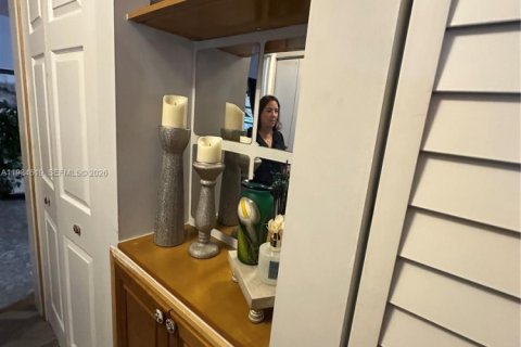 House in Miami, Florida 2 bedrooms, 128.95 sq.m. № 2045835 - photo 5