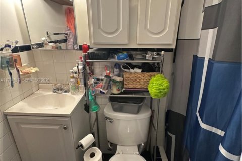 House in Miami, Florida 2 bedrooms, 128.95 sq.m. № 2045835 - photo 17