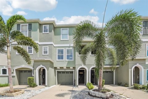 Townhouse in PALM RIVER TOWNHOMES in Tampa, Florida 2 bedrooms, 114.27 sq.m. № 2302144