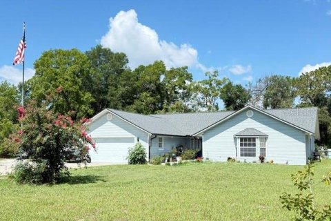 House in Umatilla, Florida 4 bedrooms, 218.04 sq.m. № 2113947 - photo 2